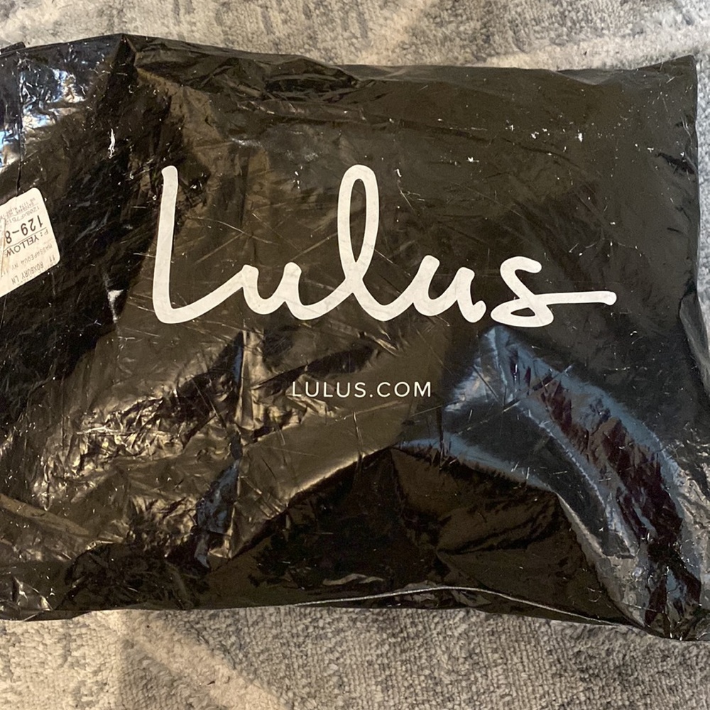 *NWT* LULU’S Air of Romance Dress - Picture 6 of 7